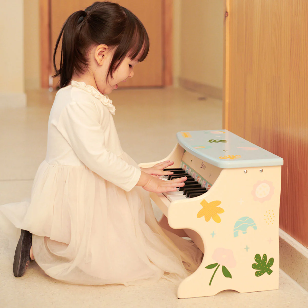 Iris Piano by Classic World - Image 3
