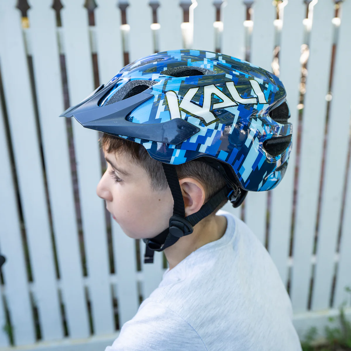 Kali Chakra Youth Kids Helmet - Pixel Gloss Blue (52-57cm) - Image 4