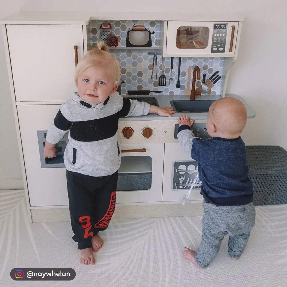 Superior Play Kitchen by Classic World - Image 6