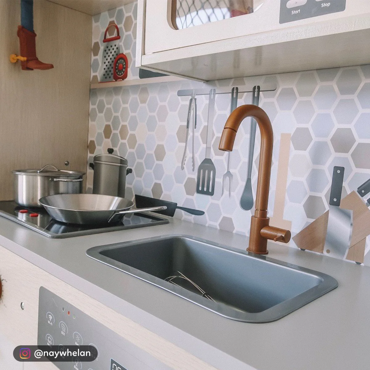 Superior Play Kitchen by Classic World - Image 7