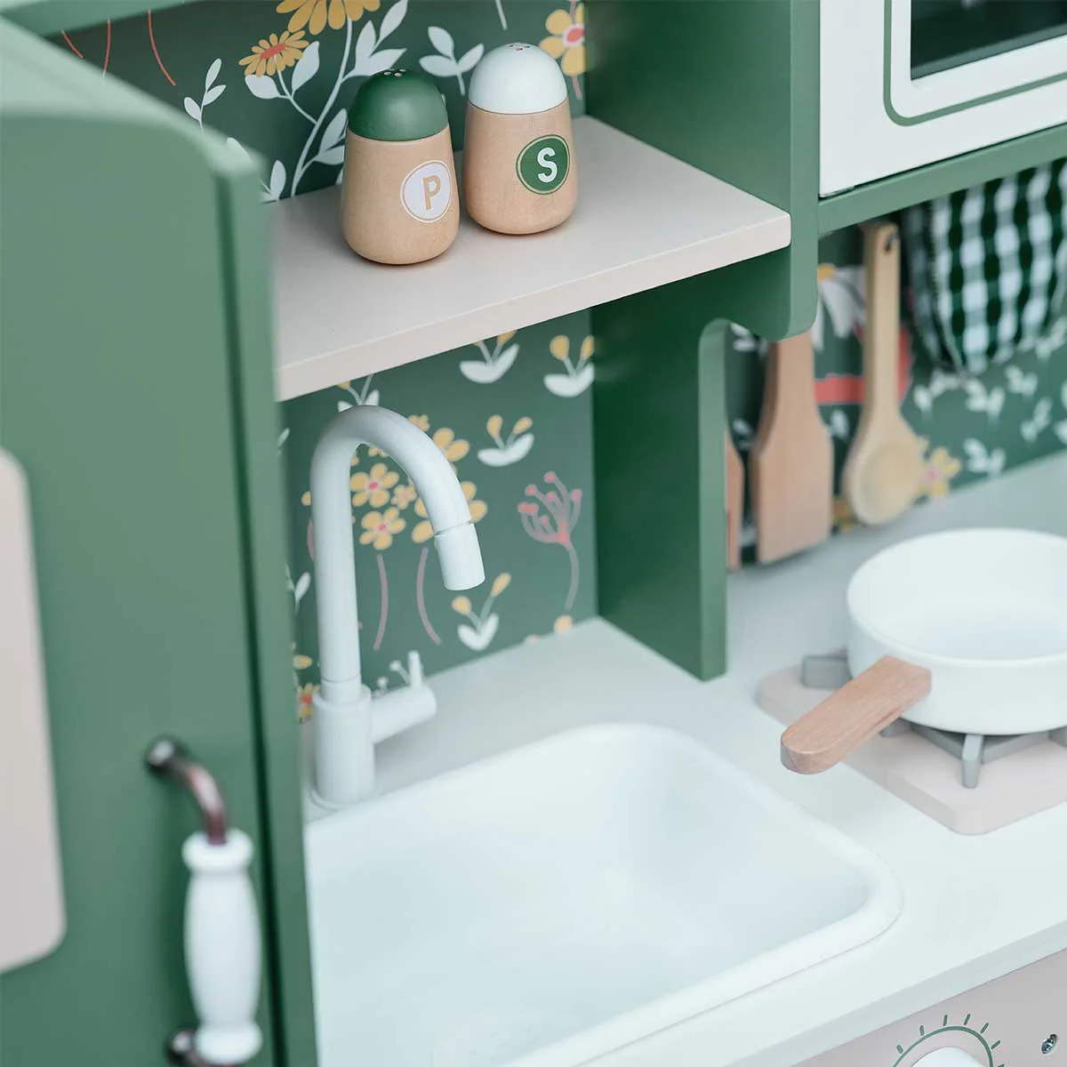 Vintage Play Kitchen by Classic World - Image 3
