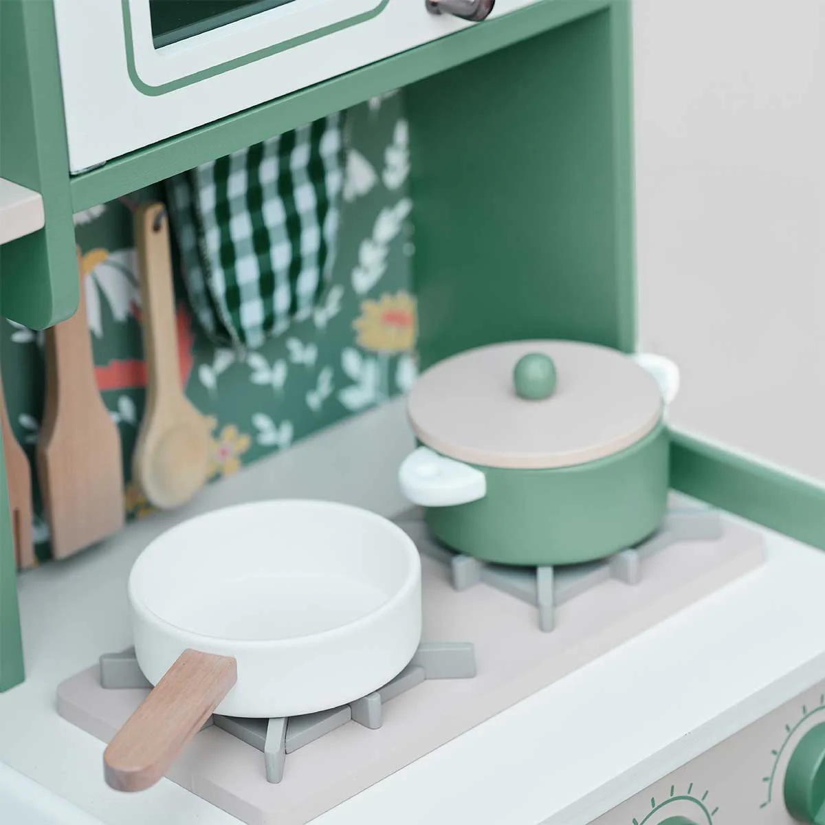 Vintage Play Kitchen by Classic World - Image 7